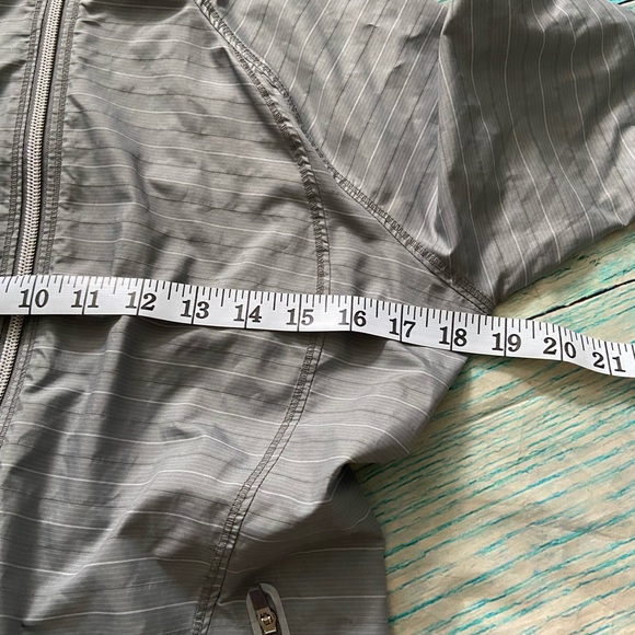 Athleta Women's Jacket Running Windbreaker Full Zip Elastic Cuff Gray Size XXS - Picture 8 of 9